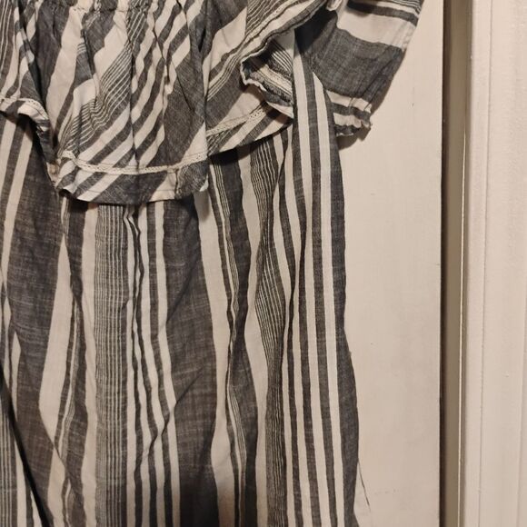 Marc New York Ruffled White and Blue Blouse - Picture 3 of 11